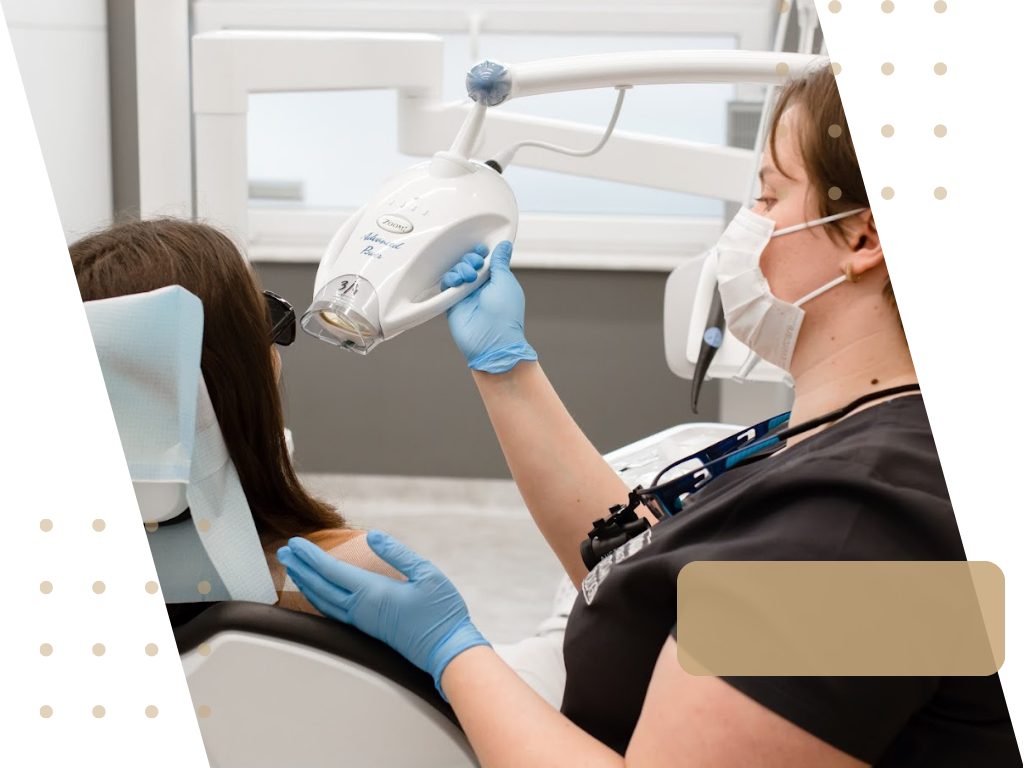 Zabieg wybielania zębów. Klinika Akademii Stomatologii w Łodzi